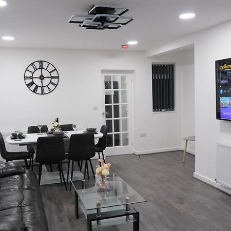 Modernized Three Bedroom House Near City Stadium, Attractions, City Centre - Sky N Netflix - Convenient Transport Manchester Kültér fotó