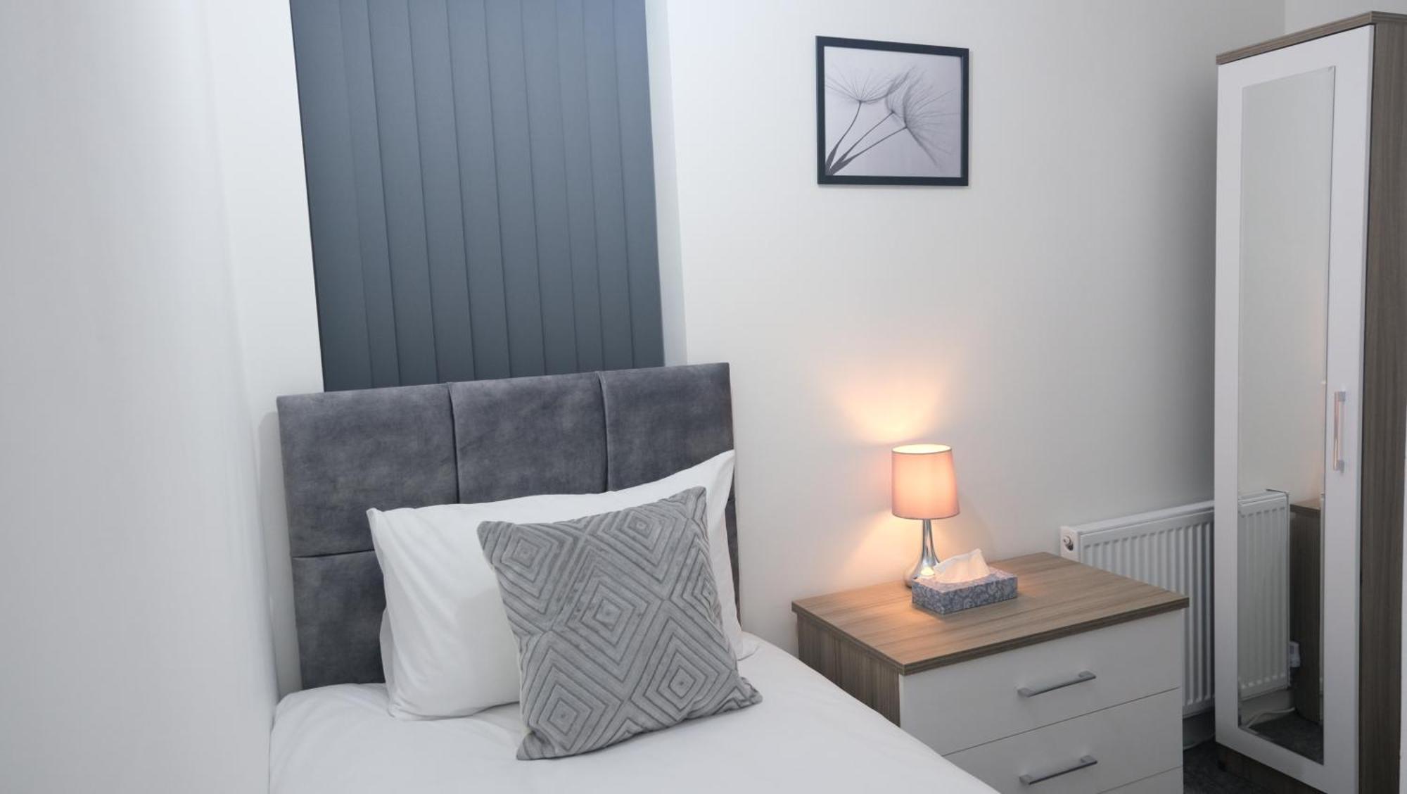 Modernized Three Bedroom House Near City Stadium, Attractions, City Centre - Sky N Netflix - Convenient Transport Manchester Kültér fotó