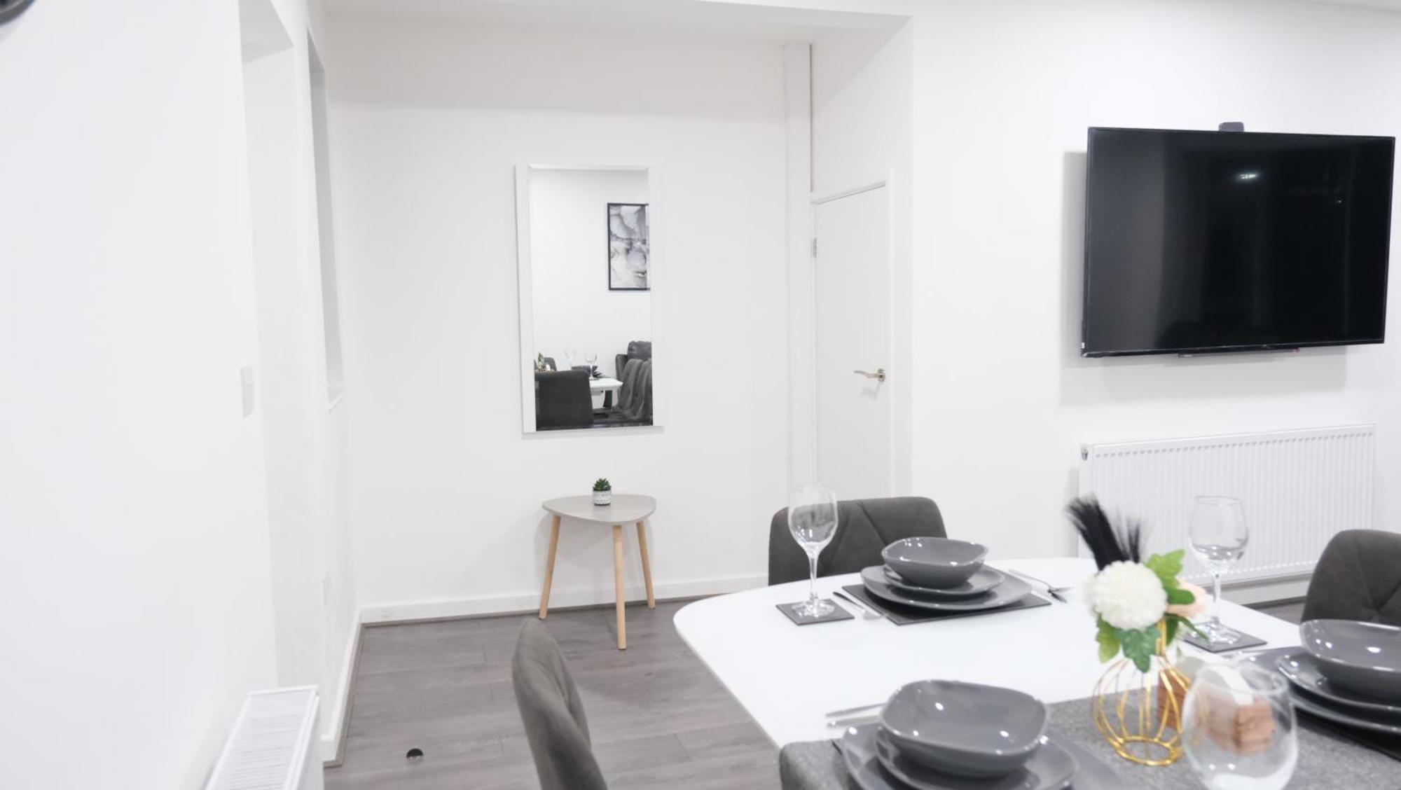 Modernized Three Bedroom House Near City Stadium, Attractions, City Centre - Sky N Netflix - Convenient Transport Manchester Kültér fotó